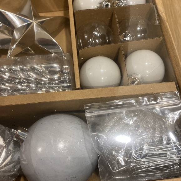 NWT Wondershop 40 Piece Silver and White Ornament Set Shatter Resistant/Hooks - Picture 3 of 6